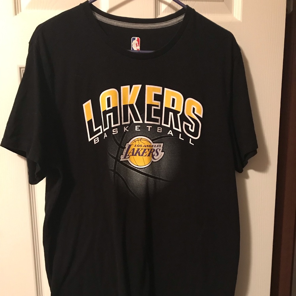 Mens Los Angeles Lakers tee shirt black, size xl.